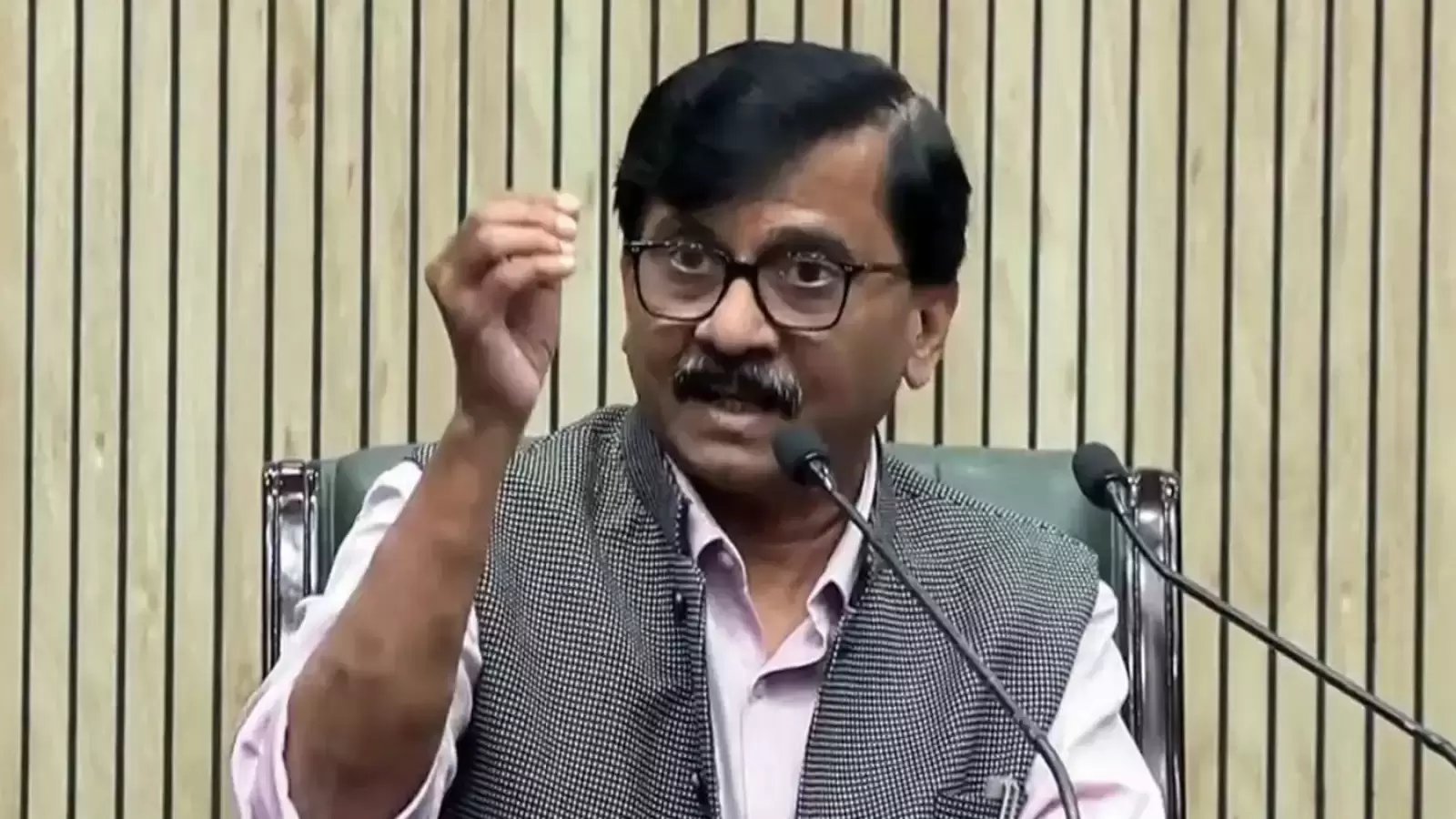 ’آپ کی حکومت اورنگ زیب سے بھی بدتر‘، سنجے راوت کا بی جے پی پر سخت حملہ