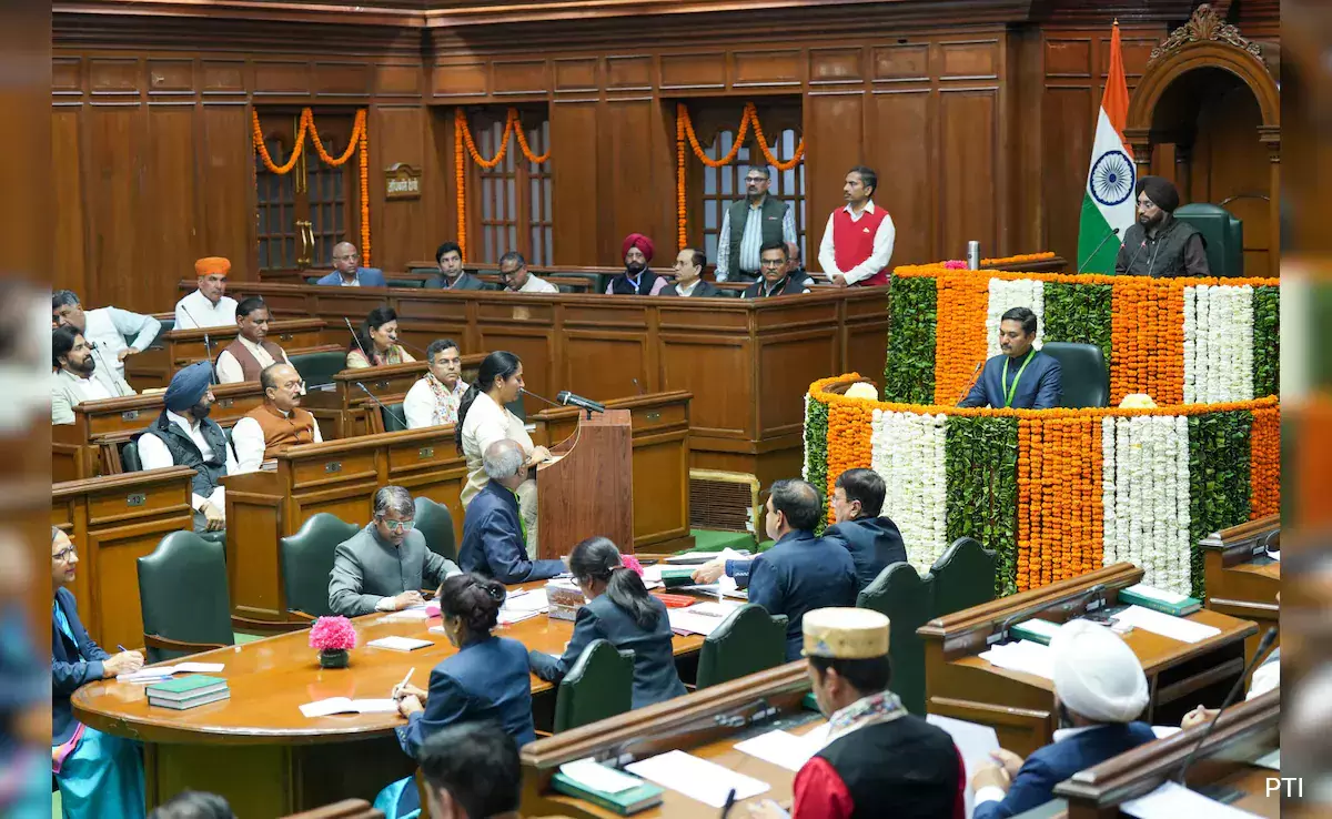 دہلی اسمبلی: نومنتخب اراکین نے چھ زبانوں میں حلف اٹھایا، اردو، سنسکرت اور میتھلی بھی شامل