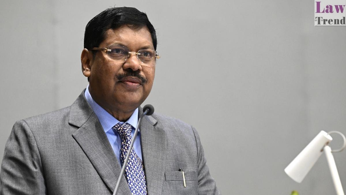 چیف جسٹس بی آر گوئی کا بیان: 'اگر جنت کہیں ہے تو یہیں ہے، کشمیر کو پھر سے ویسا ہی بنانا ہوگا'