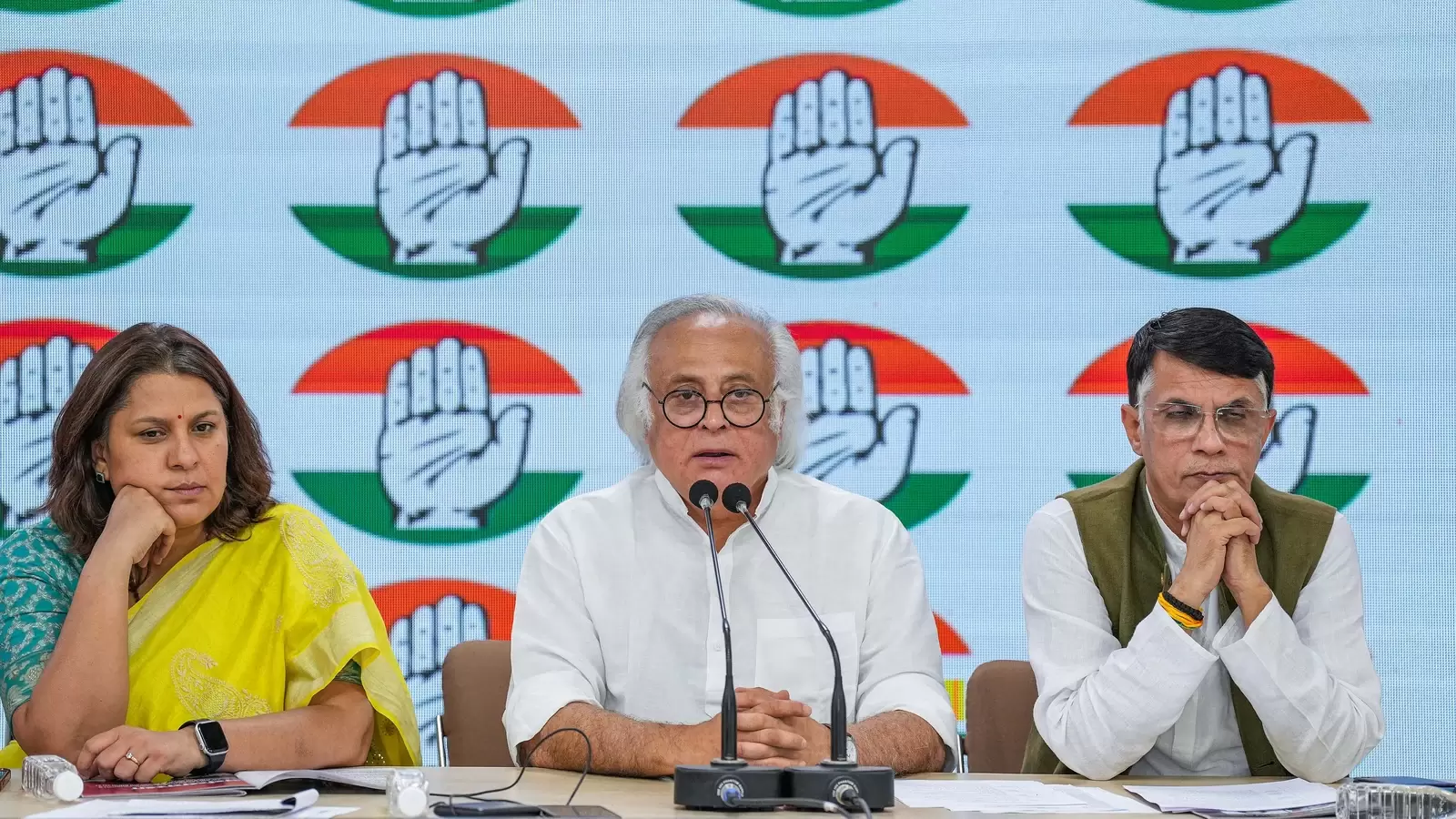 عآپ کی کامیابی ہماری ذمہ داری نہیں، کانگریس لیڈران کا ناقدین کو دو ٹوک جواب