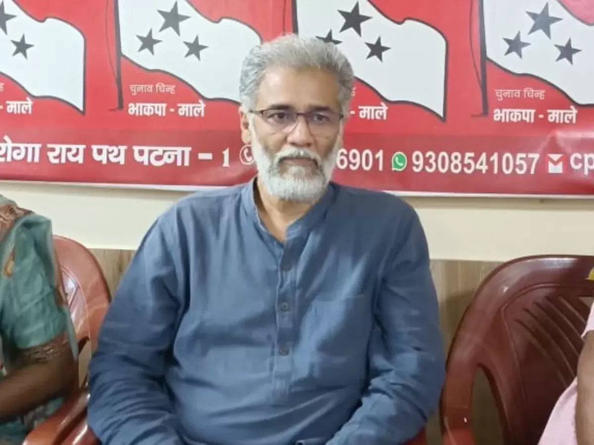 دیپانکر بھٹاچاریہ کا سوال: صرف 4 دن میں مہلوکین کی تعداد 15 لاکھ سے 22 لاکھ کیسے پہنچی؟