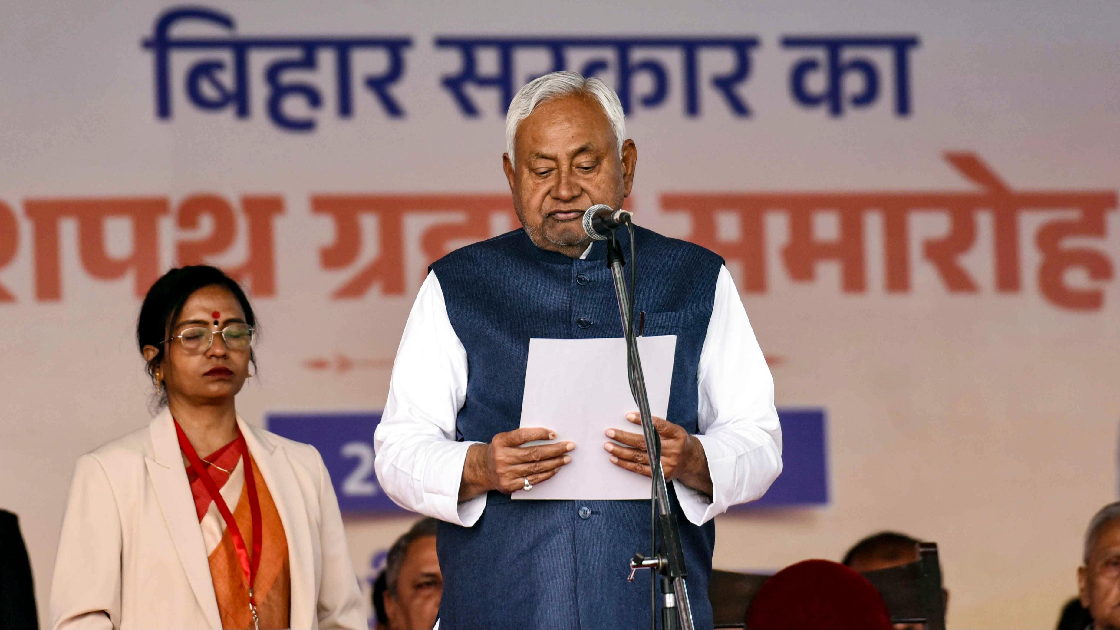 پٹنہ میں شاندار تقریب: نتیش کمار نے دسویں مرتبہ وزیر اعلیٰ کا حلف لیا، وزیراعظم مودی سمیت کئی ریاستوں کے وزرائے اعلیٰ کی شرکت