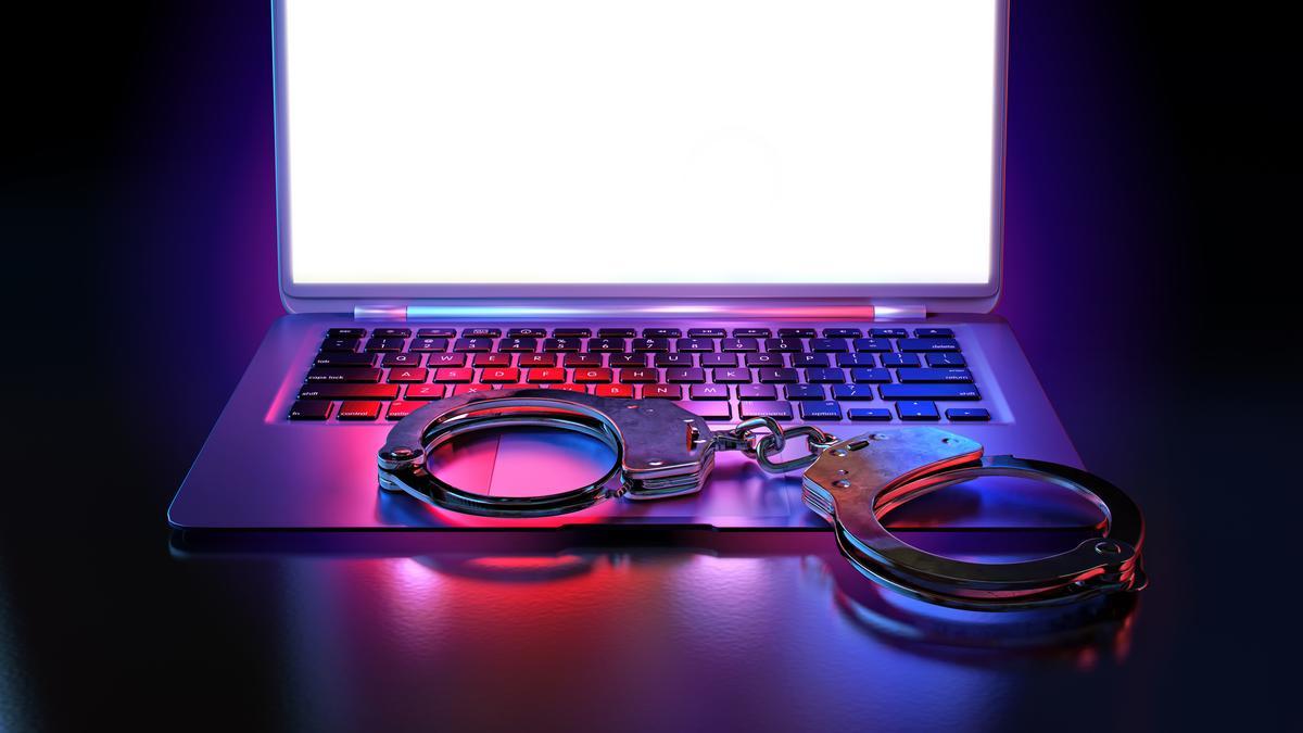 آدھار کارڈ سے متعدد سم کارڈز کی فعال موجودگی، ڈیجیٹل فراڈ کا بڑا انکشاف