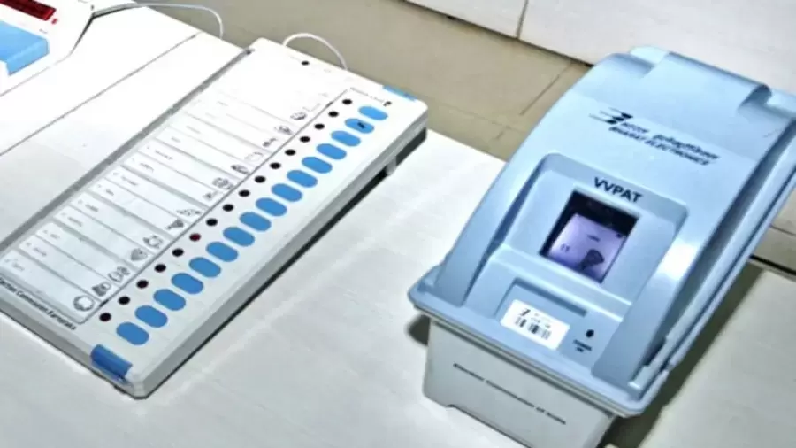 ای وی ایم بیلٹ پیپر میں نئی تبدیلی، امیدواروں کی رنگین تصاویر شامل کرنے کی ہدایت