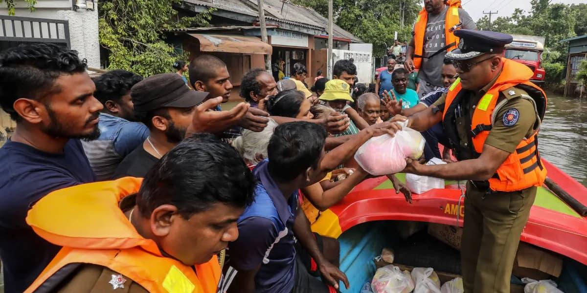 سری لنکا میں طوفان ’دتوا‘ کی تباہ کاریاں جاری، اموات 618 تک بڑھیں، لینڈ سلائیڈ الرٹ سے خوف میں اضافہ
