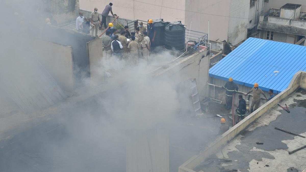 بنگلورو: سٹی مارکیٹ کے نارتھ پیٹ میں خوفناک آگ، معصوم بچوں سمیت ایک ہی خاندان کے پانچ افراد لقمۂ اجل