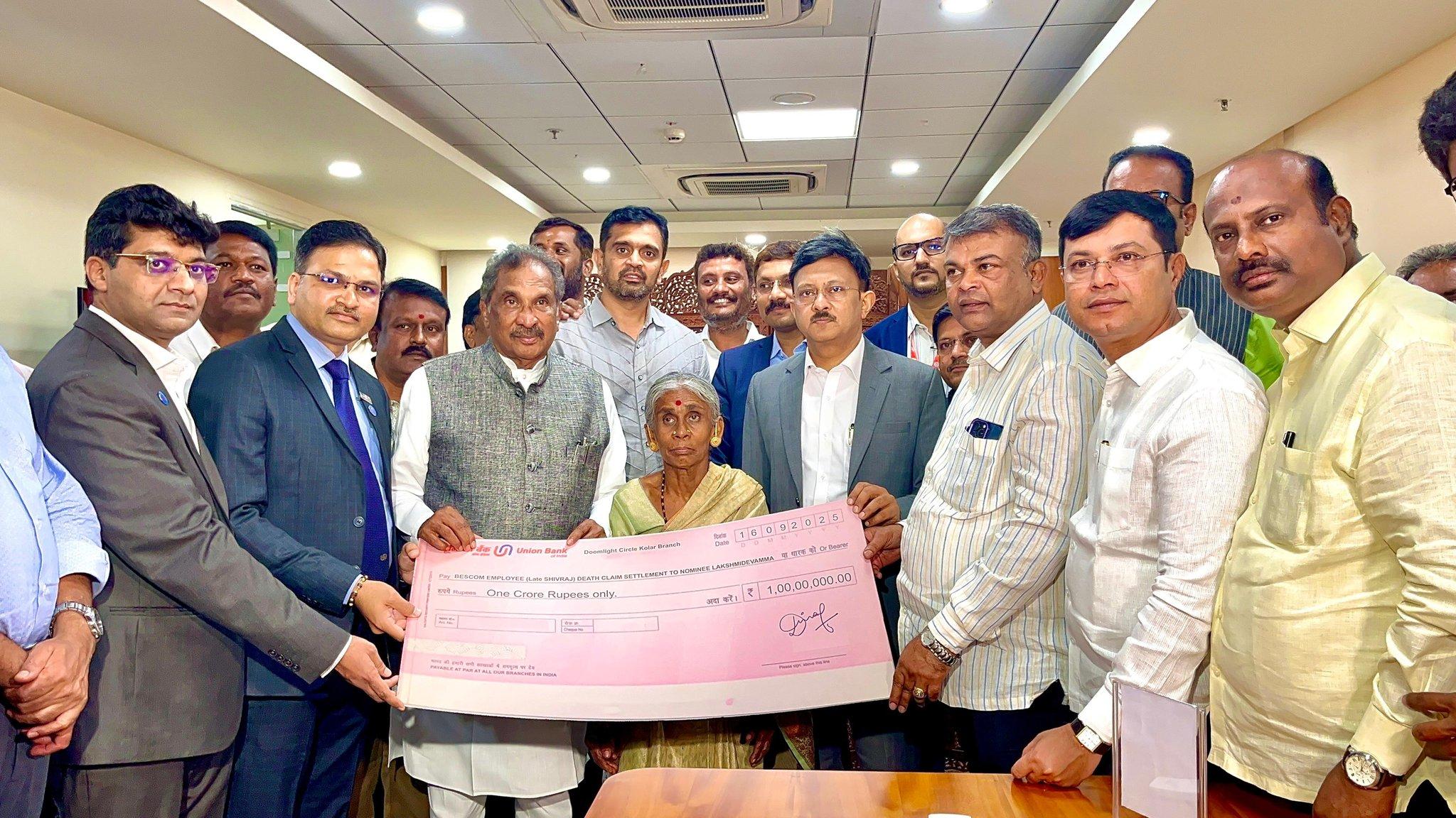 حادثہ میں جاں بحق بیسکام انجینئر کے اہل خانہ کو ایک کروڑ روپے کی مالی امداد