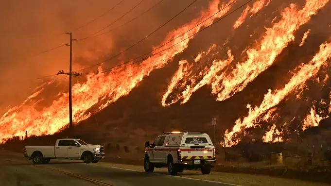 لاس اینجلس کے جنگلات میں شدید آگ، 31 ہزار افراد کے انخلا کے احکامات