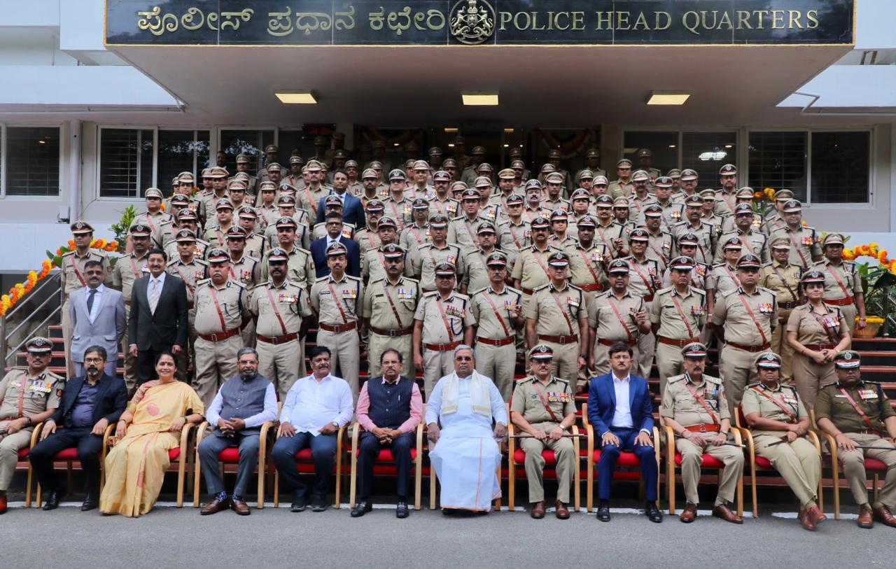 پولیس اسٹیشنز کو عوام دوست بنایا جائے، نفرت انگیز تقاریر پر ازخود کارروائی کی جائے: وزیر اعلیٰ سدارامیا کی سخت ہدایات