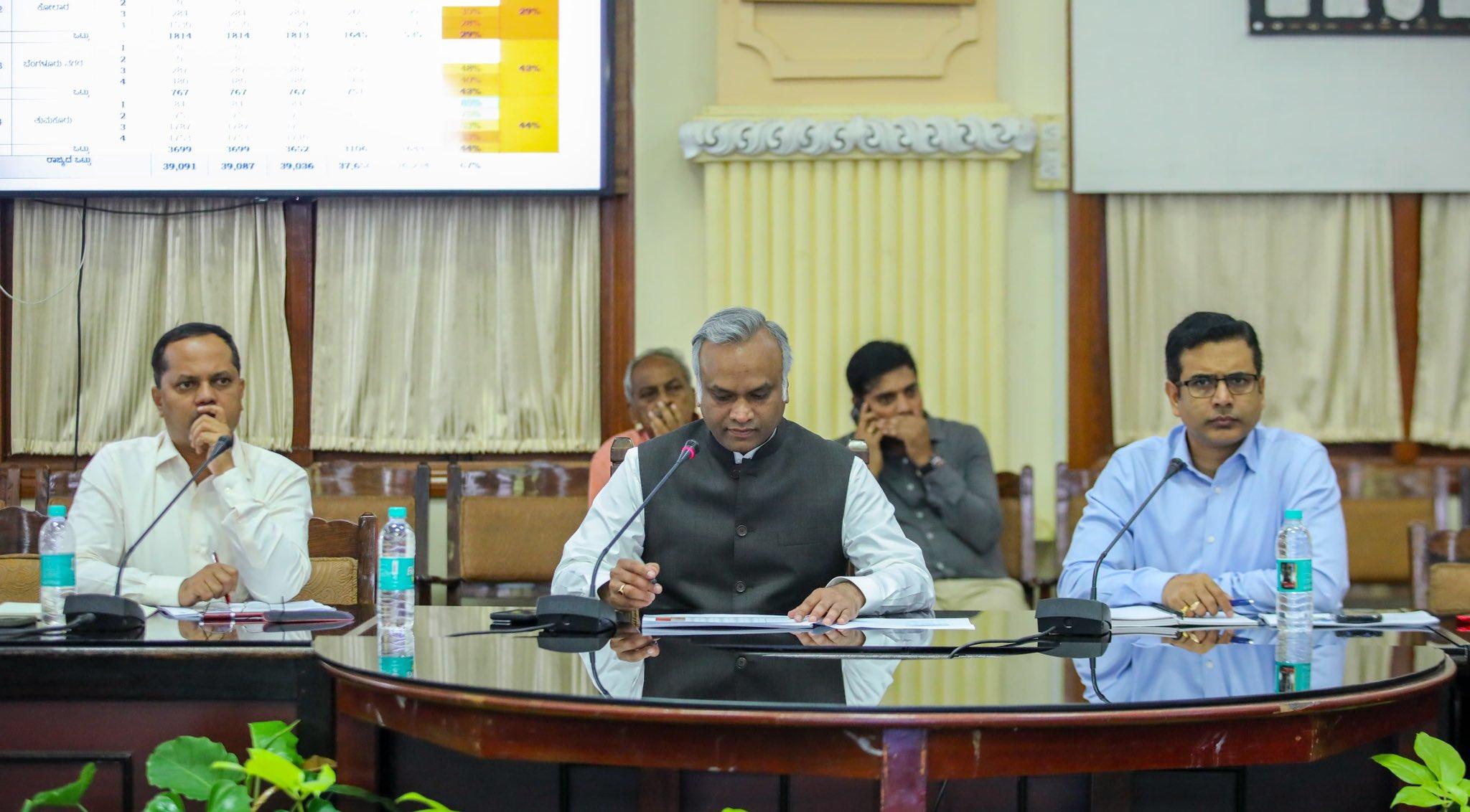 پانی کے منصوبوں میں تاخیر برداشت نہیں کی جائے گی، عوامی شکایات پر فوری کارروائی ہو: وزیر پریانک کھرگے