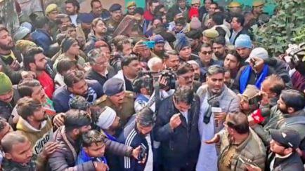 یوپی کے میرٹھ کیس پر سیاسی ہنگامہ، متاثرہ خاندان سے ملاقات سے قبل کانگریس رہنماؤں کو پولیس نے روک دیا