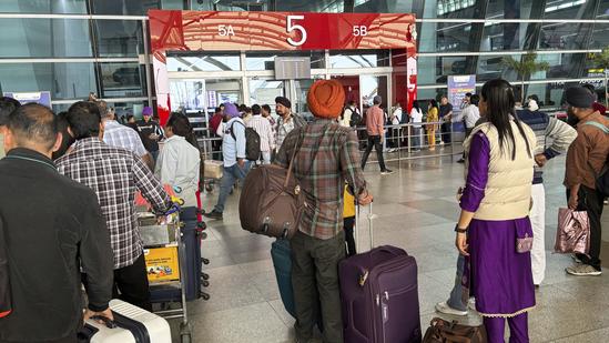 پاکستان میں میزائل حملے کے بعد 200 سے زائد پروازیں منسوخ، 18 ہوائی اڈے بند