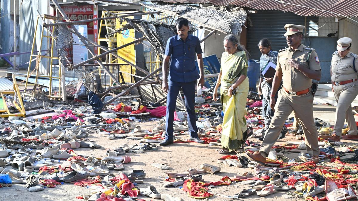 کرور بھگدڑ معاملہ: سپریم کورٹ نے سی بی آئی انکوائری کا حکم دیا، مدراس ہائی کورٹ کے فیصلے پر اظہارِ برہمی