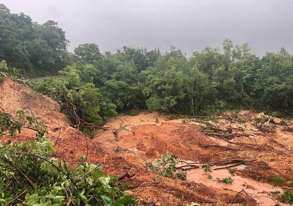 کاروار : آج صبح پیش آیا پہاڑی کھسکنے کا معاملہ - سڑک ہوگئی بند