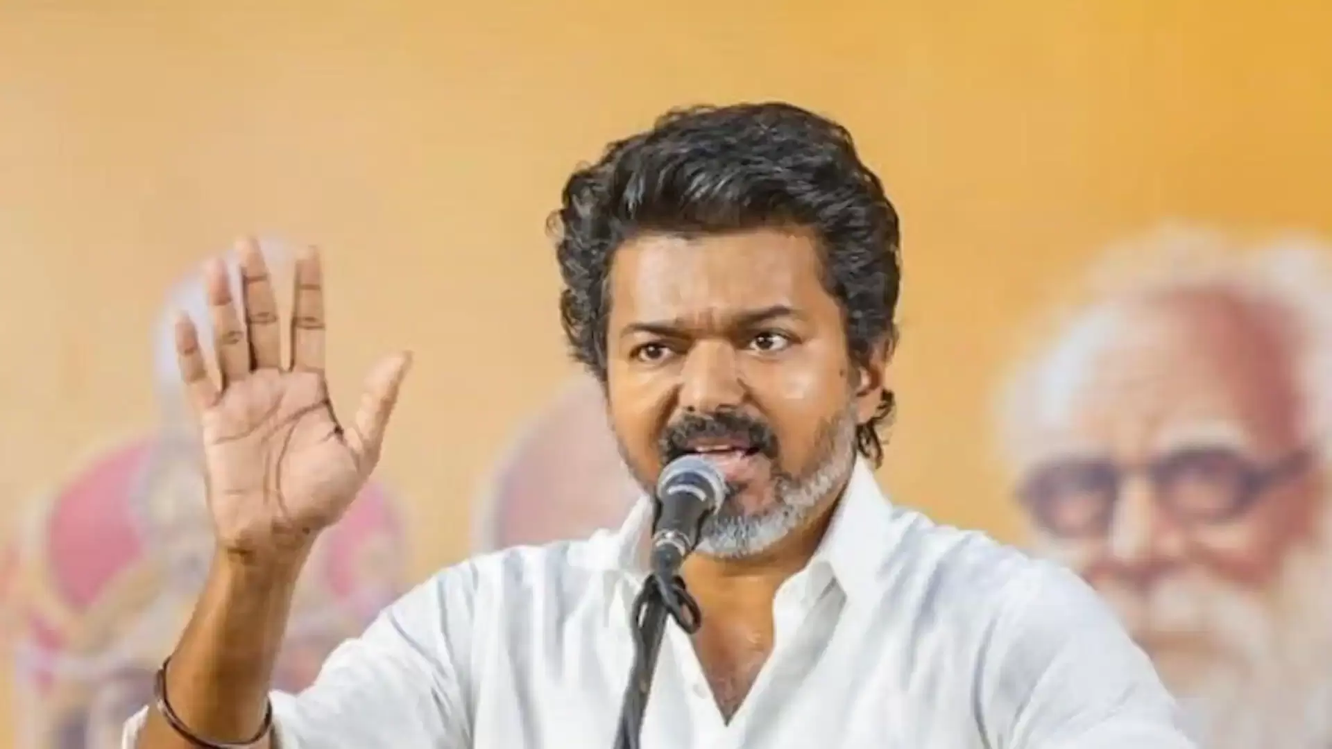 کرور بھگدڑ کیس میں نئی پیش رفت، سی بی آئی دہلی میں ٹی وی کے رہنما وجے سے پھر پوچھ گچھ