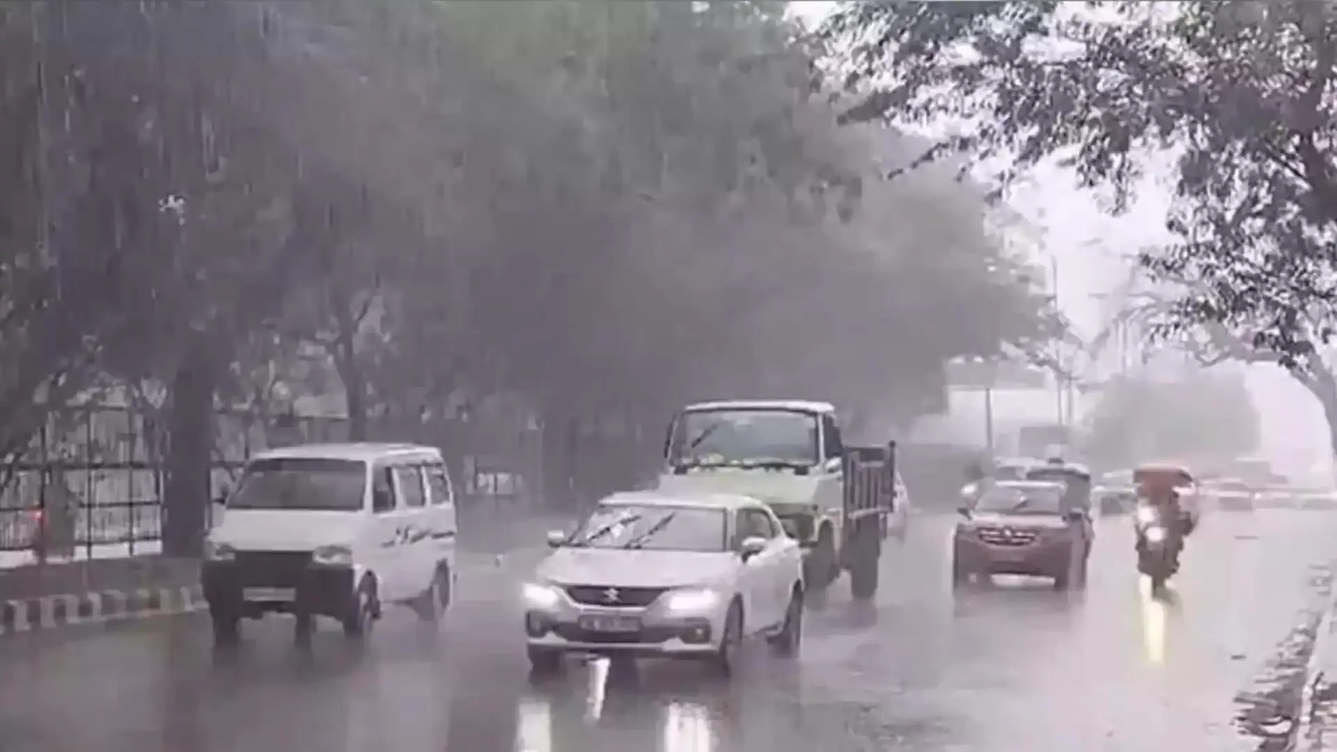 دہلی، یوپی اور دیگر ریاستوں میں موسلادھار بارش کا امکان، محکمہ موسمیات کا الرٹ جاری