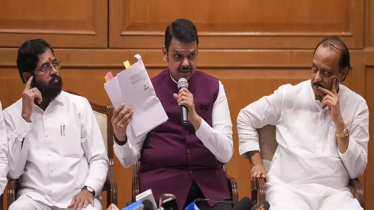 مہاراشٹر حکومت نے ہندی زبان سے متعلق متنازع جی آر واپس لیا، اپوزیشن کی حکمت عملی کامیاب