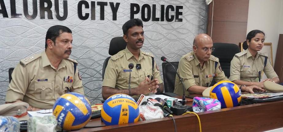 منگلورو: کسٹم افسران کے بھیس میں جیویلری تاجر کو اغوا کرکے لوٹنے والے 5 ملزمان گرفتار