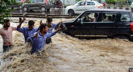 ملک بھر میں موسلا دھار بارش کا سلسلہ جاری، یوپی-بہار میں الرٹ، راجستھان میں سیلاب کی صورتحال نازک