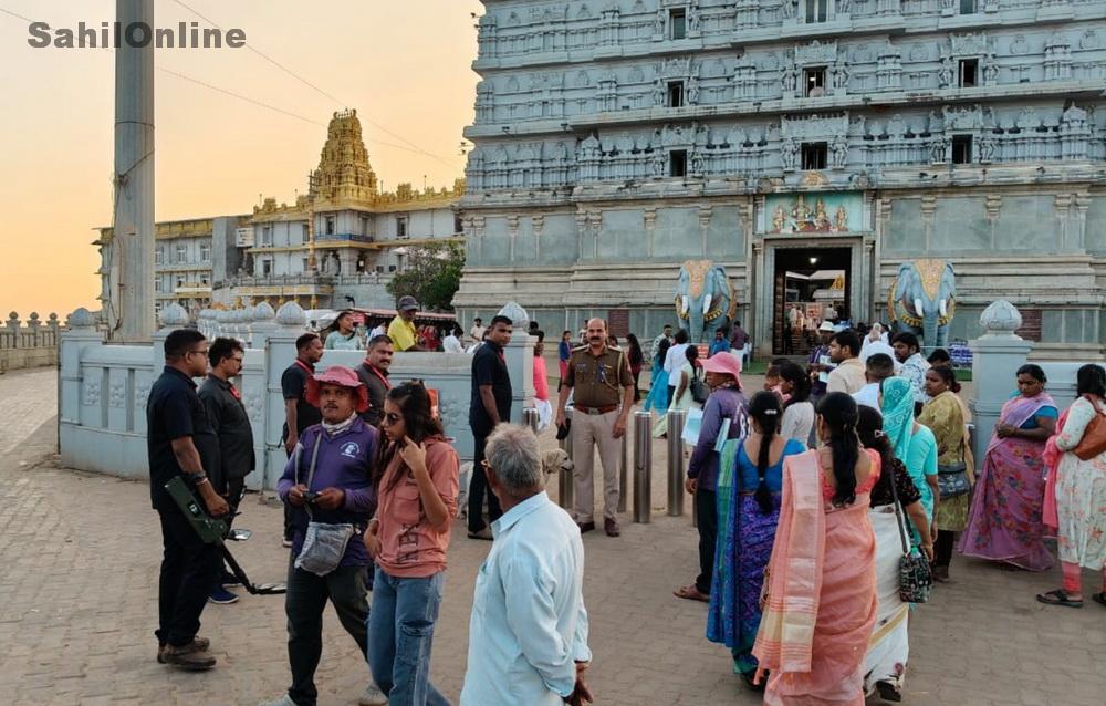 بھٹکل:  دہلی میں بم دھماکے کے بعد اتر کنڑا ضلع میں ہائی الرٹ؛   مُرڈیشور میں ڈاگ اسکواڈ کے ذریعے جانچ پڑتال