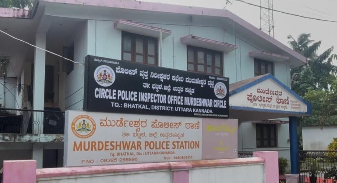 بھٹکل: مرڈیشور میں تراویح کے لیے نکلے سات لڑکوں پر غیر مسلم مکانوں میں پتھراؤ کا الزام؛ کاروار کی خصوصی عدالت میں آج پیشی