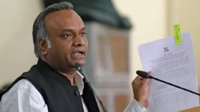 عوامی شکایات کے فوری ازالے کی ہدایت، ترقیاتی کاموں میں کوتاہی برداشت نہیں کی جائے گی: پریانک کھرگے