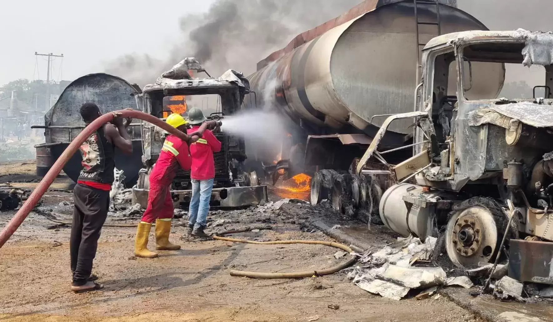 نائیجیریا: گیسولین ٹینکر دھماکہ، ہلاکتوں کی تعداد 98 تک پہنچی، متعدد زخمیوں کی حالت نازک