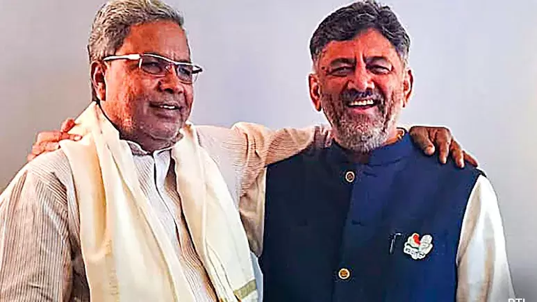 کرناٹک میں اقتدار کا کھیل،  سدارامیا، شیوکمار اور “آپریشن کمل” کا سایہ۔۔۔۔۔۔از : عبدالحلیم منصور