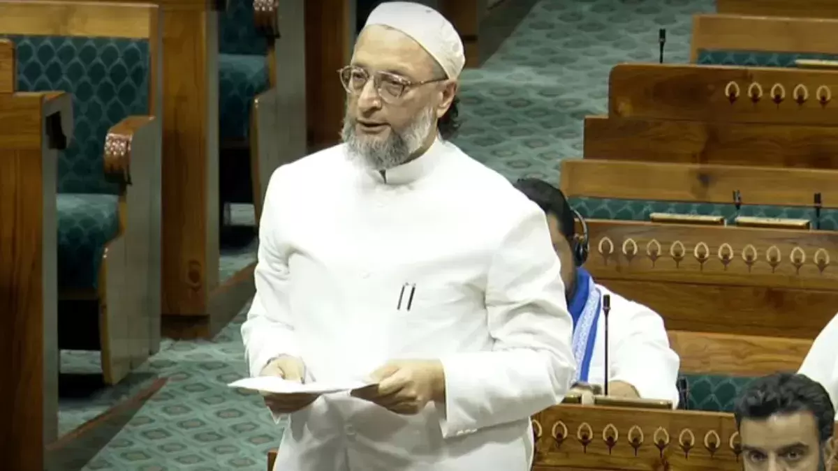 اویسی کا طنز: ’پانی اور خون ایک ساتھ نہیں بہیں گے، مگر کرکٹ ساتھ کھیلیں گے‘