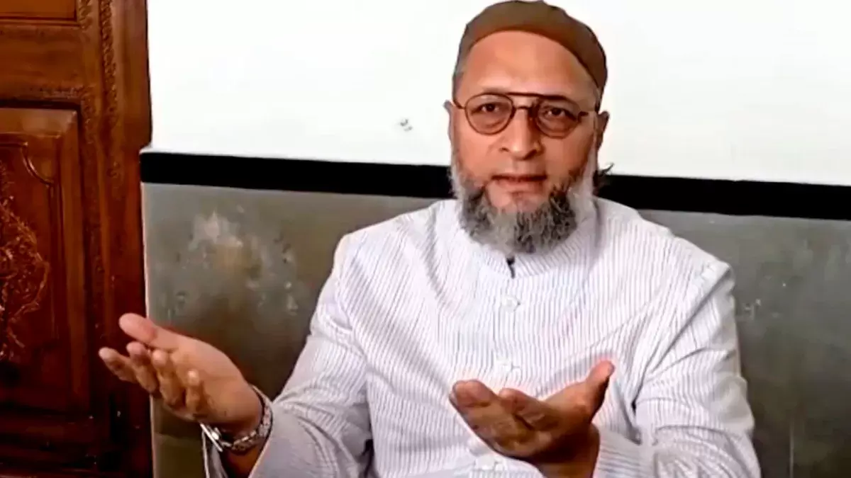 ہیپی برتھ ڈے پرائم منسٹر کا پوسٹر لگانا درست ، لیکن آئی لو محمدؐ کا پوسٹر لگا نا جرم کیسے ؟ اویسی