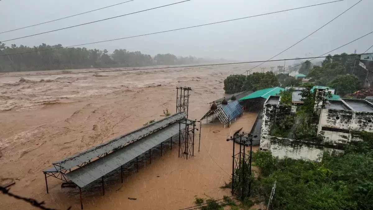 جموں میں بادل پھٹنے سے تباہی: 6 ہلاک، 14 زخمی، کئی ریاستیں بارش و سیلاب کی زد میں