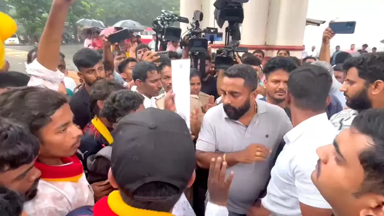 بیلتنگڈی : مقتول سوجنیا کے لئے انصاف کا مطالبہ - بینگلورو سے دھرمستھلا تک پدیاترا - مقامی لوگوں نے روکا راستہ - دو گروہوں کے بیچ تصادم