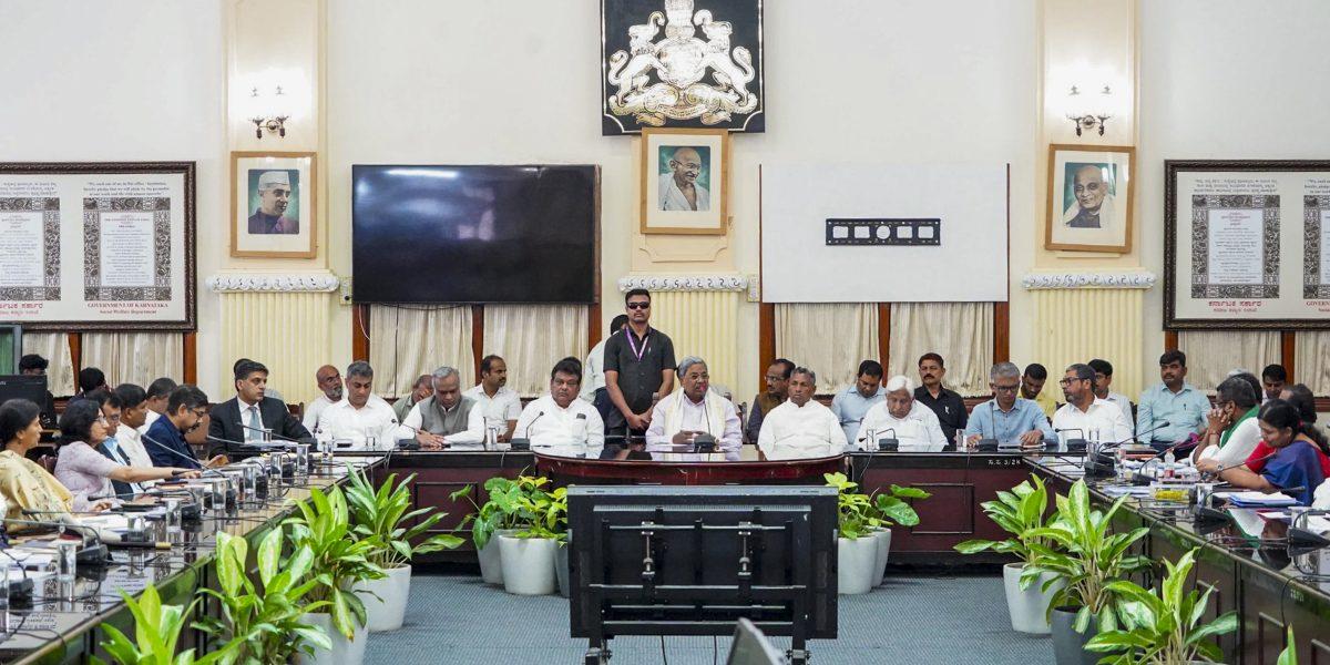 متاثرہ کسانوں کے لئے منصفانہ معاوضے اور بازآبادکاری کا اعلان – ’’کرشنا اپر پروجیکٹ‘‘ مرحلہ-3 پر وزیر اعلیٰ کی زیر صدارت کلیدی اجلاس