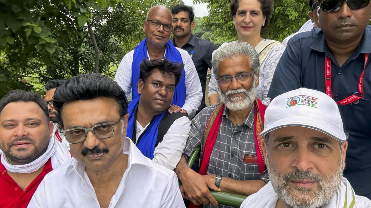 ووٹر ادھیکار یاترا: تیجسوی، دیپانکر اور مکیش سہنی کا مودی حکومت پر سخت وار