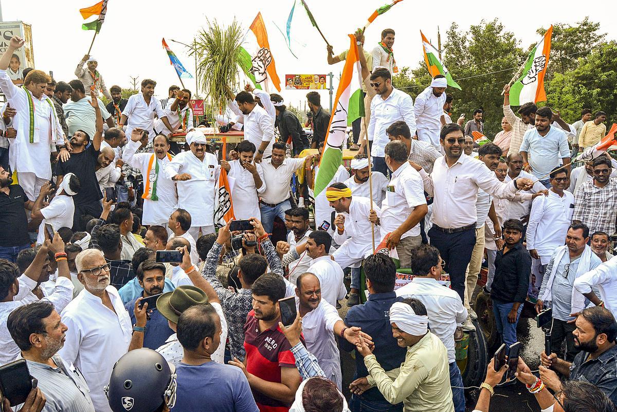مدھیہ پردیش: اسمبلی کا گھیراؤ کرنے پہنچے کانگریس لیڈران، عوام سے کیے وعدے پورا نہ کرنے کا الزام