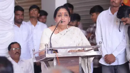 سنیترا پوار نے ’اجیت پوار امر رہے‘ کے نعروں کے ساتھ مہاراشٹر کی پہلی خاتون نائب وزیر اعلیٰ کے طور پر حلف اٹھایا