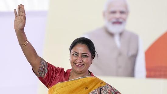 دہلی: کابینہ نے ’مہیلا سمردھی یوجنا‘ کو دی منظوری، جے پی نڈا اور وزیر اعلی ریکھا گپتا کا اعلان