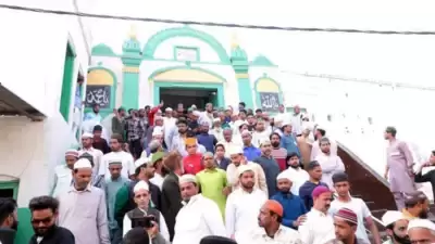 یوپی: ہولی کے اوقات میں تبدیلی؛ نمازِ جمعہ سے قبل ہولی ختم اور مساجد کے باہر فورس تعیناتی کا اعلان