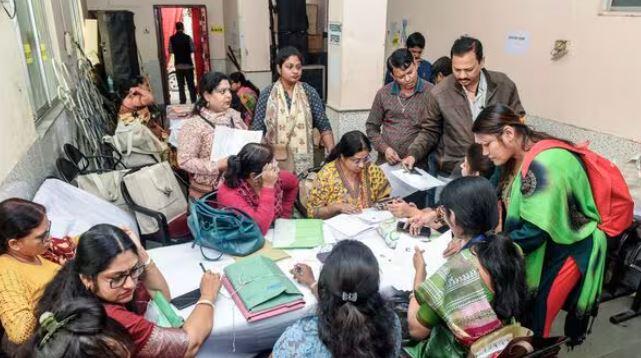 ایس آئی آر کے دوسرے مرحلے میں 12 ریاستوں اور مرکز کے زیر انتظام علاقوں کے 6.5 کروڑ ووٹروں کے نام فہرست سے خارج