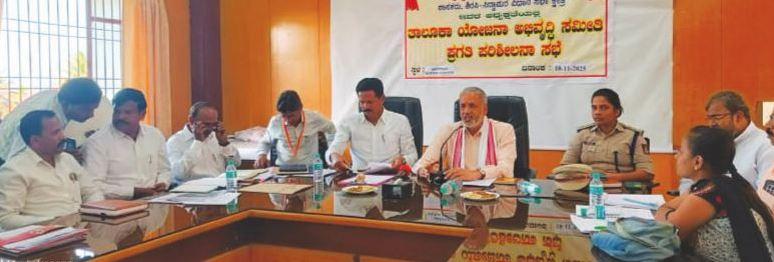 سرسی میونسپل کاونسل کا اہم فیصلہ - سڑکوں پر مویشی چھوڑنے والوں پر  لگے گا جرمانہ