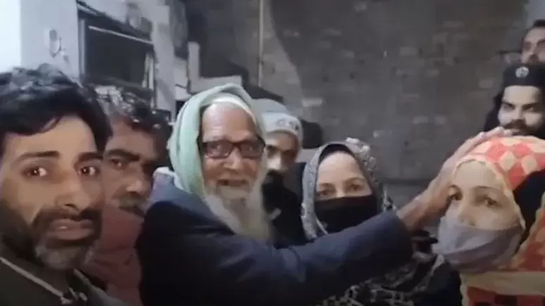 ایس آئی آر کے باعث 28 سال بعد شریف ’زندہ‘ قرار، مظفر نگر کے گاؤں میں جذباتی مناظر