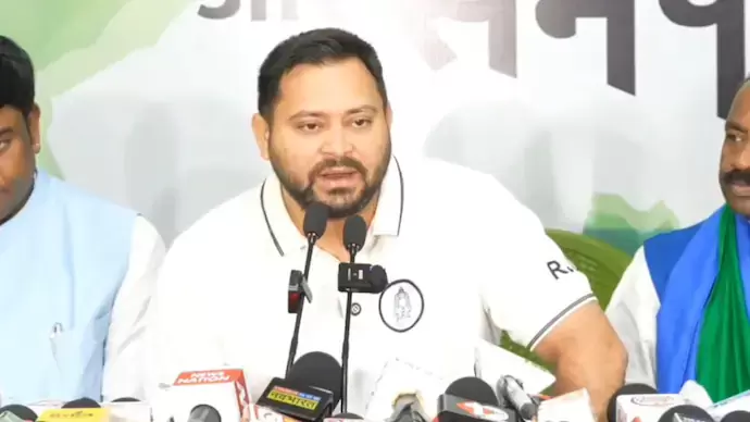 بہار انتخابی مہم: تیجسوی یادو کا اعلان — آر جے ڈی حکومت بنی تو وقف قانون ختم کر دیا جائے گا