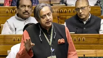 ہندوستانی تارکین وطن کی بے دخلی پر ششی تھرور کا امریکی رویے پر اعتراض