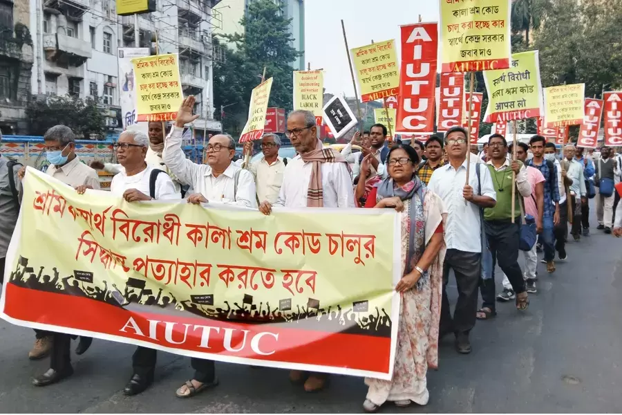 نئے لیبر کوڈس کے خلاف مزدور یونینوں کا شدید احتجاج، بدھ کو ملک گیر مظاہروں کا اعلان