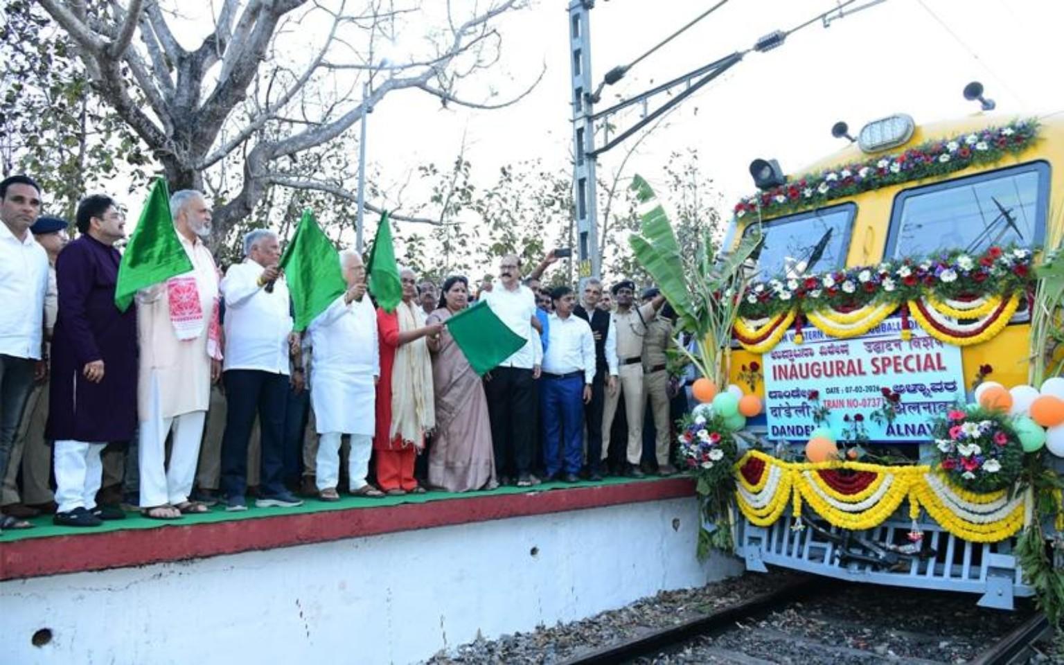 بنگلورو–منگلورو وندے بھارت ایکسپریس کو کاروار تک توسیع کی کوششیں: وزیر وی سومنا