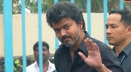 کرور بھگدڑ کیس: اداکار وجے سے سی بی آئی کی طویل پوچھ گچھ، تمام الزامات مسترد