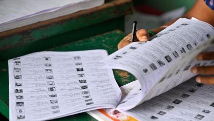 مغربی بنگال میں ایس آئی آر: مائیکرو آبزرورز کے بجائے 8,505 گروپ بی افسران تعینات کرنے کی ممتا سرکار کی پیشکش