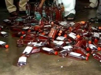 Yallapur: Villagers stage stir against illegal sale of liquor