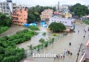 بنگلور میں موسلادھار بارش ؛نشیبی علاقے جل تھل ہوگئے،عوام رات چھتوں پر بسر کرنے پر مجبور