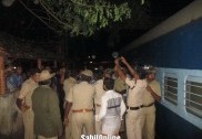 ریلوے ٹی ٹی کے خلاف بھٹکل ریلوے اسٹیشن پرٹرین روک کر سخت احتجاج؛ خاتون کو دھکا دینے سمیت مسافروں کے ساتھ بدسلوکی کرنے کا الزام